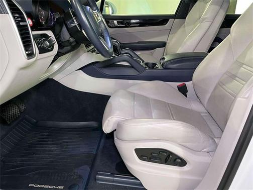 2022 Porsche Cayenne E-Hybrid S