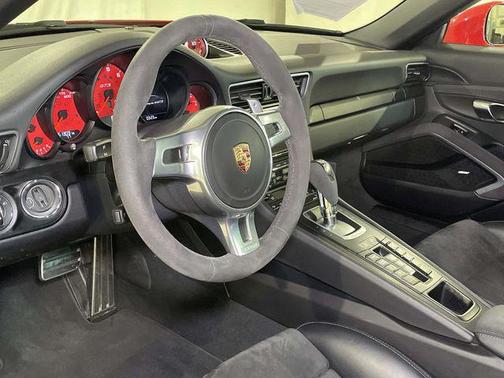 2015 Porsche 911 Carrera 4 GTS