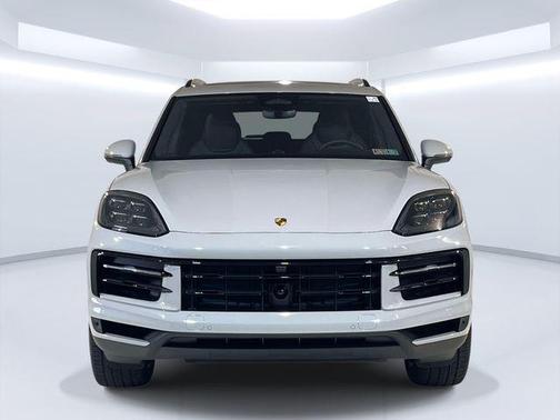 Chalk 2026 Porsche Cayenne Cayenne