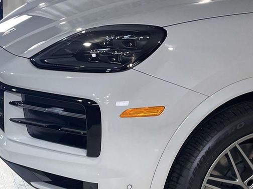 Chalk 2026 Porsche Cayenne Cayenne