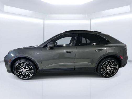 2026 Porsche Macan 4