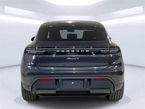 2025 Porsche Macan 4