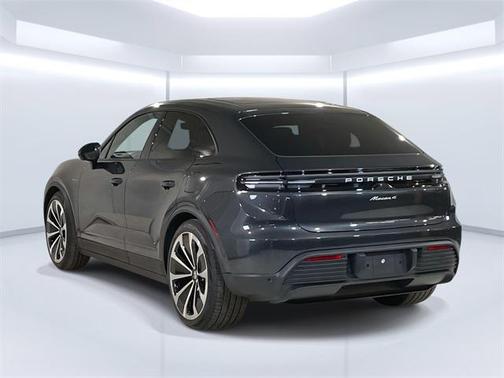 2025 Porsche Macan 4