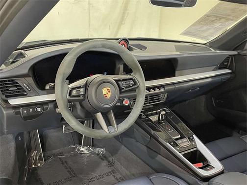 2025 Porsche 911 Carrera 4 GTS