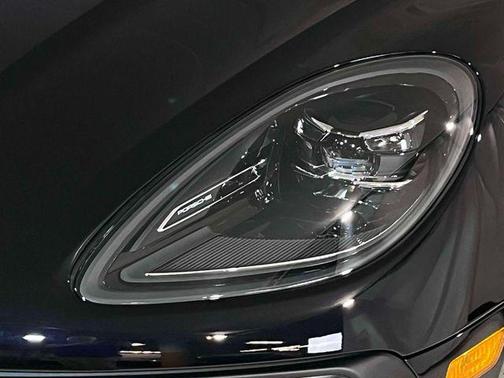 Jet Black Metallic 2026 Porsche Macan Macan