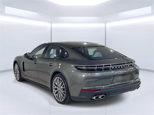 2025 Porsche Panamera 4