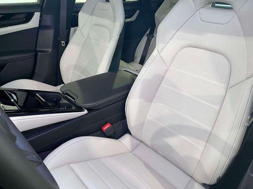 Aventurine Green Metallic 2025 Porsche Panamera 4