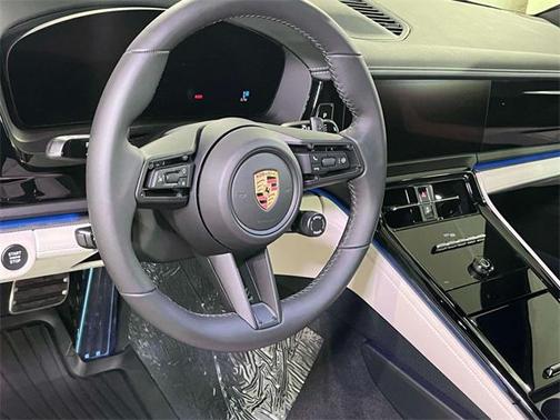 2025 Porsche Panamera 4