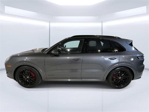2025 Porsche Cayenne GTS