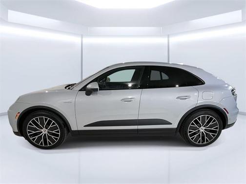 2025 Porsche Macan 4