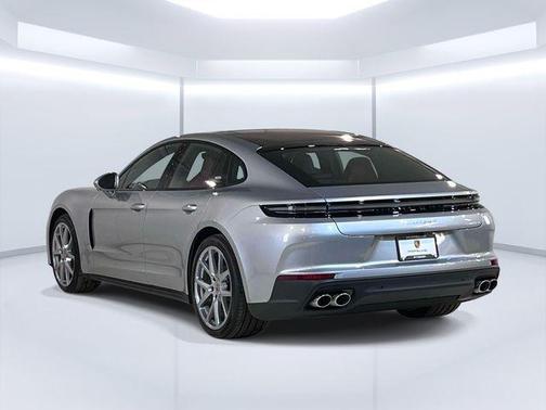 Dolomite Silver Metallic 2026 Porsche Panamera 4
