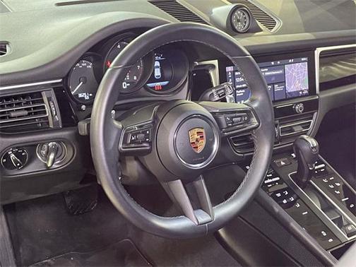 2022 Porsche Macan Base