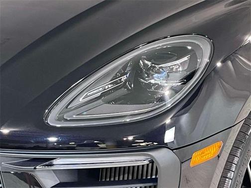 2023 Porsche Macan Base