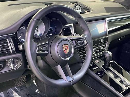 2023 Porsche Macan Base