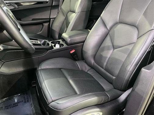 2023 Porsche Macan Base