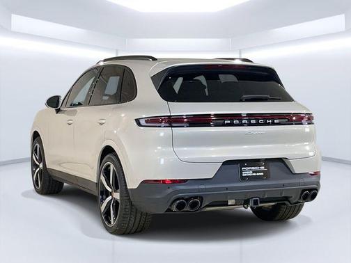 Cashmere Beige Metallic 2025 Porsche Cayenne Cayenne