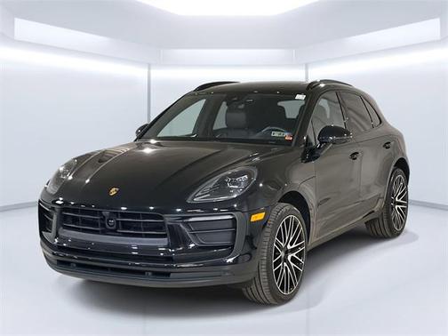 Jet Black Metallic 2022 Porsche Macan Macan