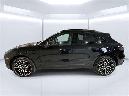 Jet Black Metallic 2022 Porsche Macan Macan