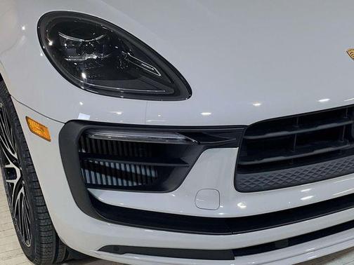 Chalk 2023 Porsche Macan Macan