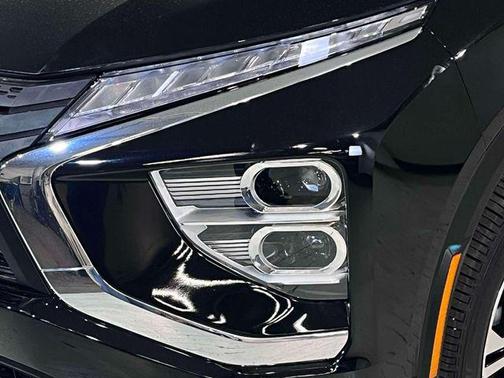 Labrador Black Pearl 2026 Mitsubishi Eclipse Cross SE