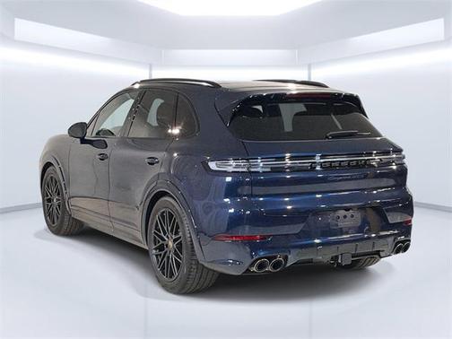 2025 Porsche Cayenne GTS