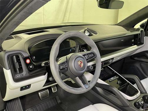 2025 Porsche Cayenne GTS
