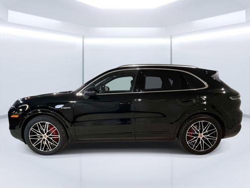Chromite Black Metallic 2026 Porsche Cayenne Cayenne S E-Hybrid