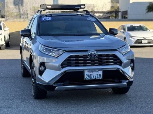 2021 Toyota RAV4 Hybrid SE