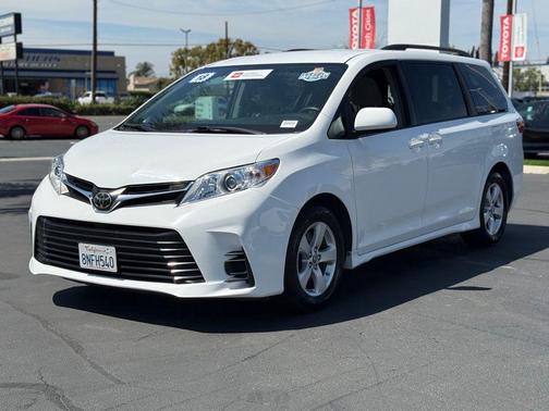 2018 Toyota Sienna LE