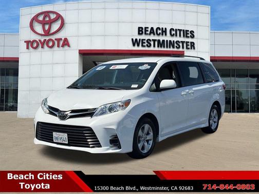 Super White 2018 Toyota Sienna LE