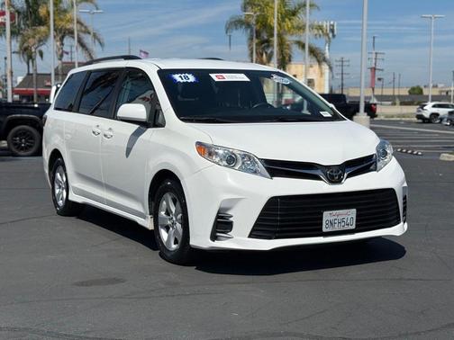 2018 Toyota Sienna LE