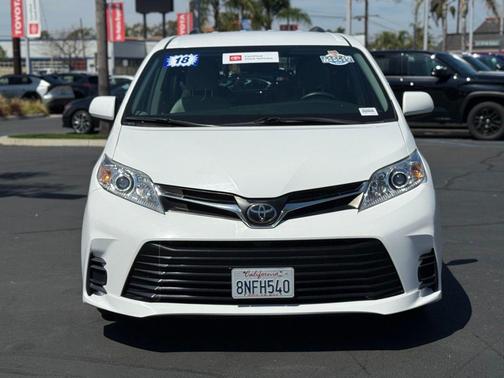 2018 Toyota Sienna LE