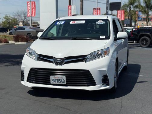 2018 Toyota Sienna LE