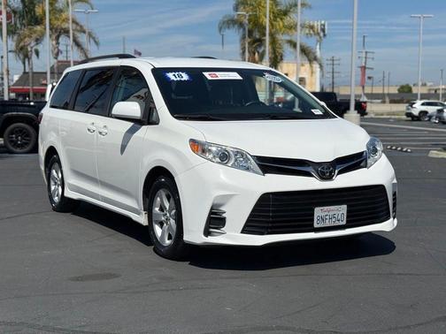 2018 Toyota Sienna LE