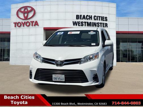 Super White 2018 Toyota Sienna LE