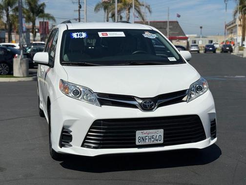 2018 Toyota Sienna LE