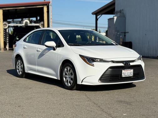 Ice Cap 2025 Toyota Corolla LE