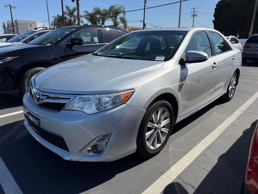 Classic Silver Metallic 2014 Toyota Camry XLE