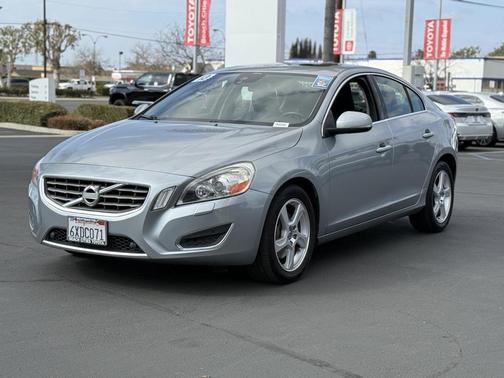 2013 Volvo S60 T5 Platinum