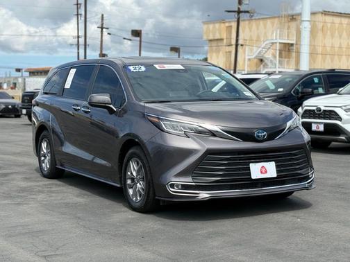 Predawn Gray Mica 2022 Toyota Sienna XLE