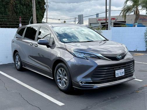 Predawn Gray Mica 2022 Toyota Sienna XLE