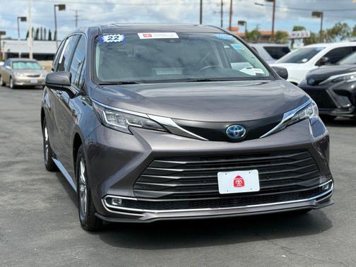 Predawn Gray Mica 2022 Toyota Sienna XLE