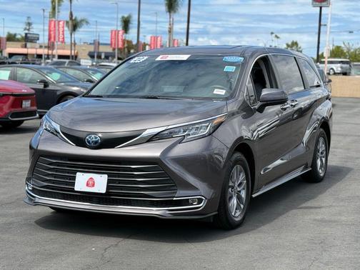 Predawn Gray Mica 2022 Toyota Sienna XLE