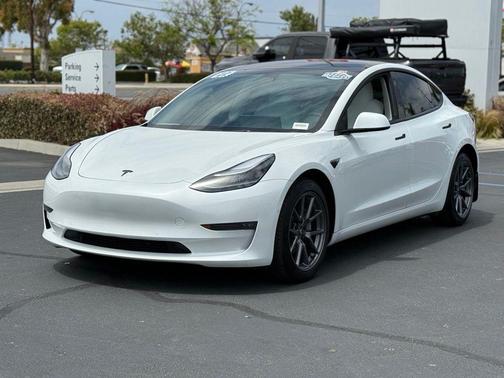 Pearl White Multi-Coat 2022 Tesla Model 3 Long Range