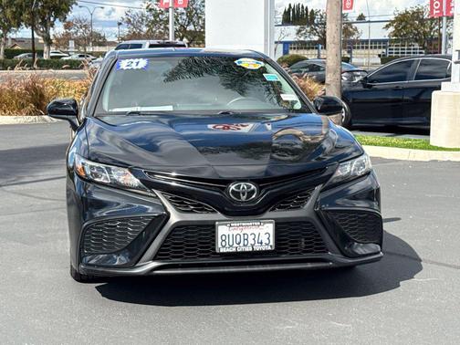 Midnight Black Metallic 2021 Toyota Camry SE
