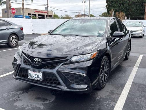 Midnight Black Metallic 2021 Toyota Camry SE