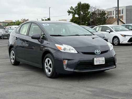 Winter Gray Metallic 2014 Toyota Prius Two