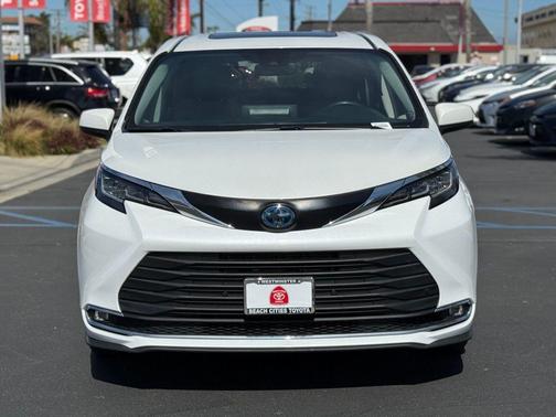 2022 Toyota Sienna XLE