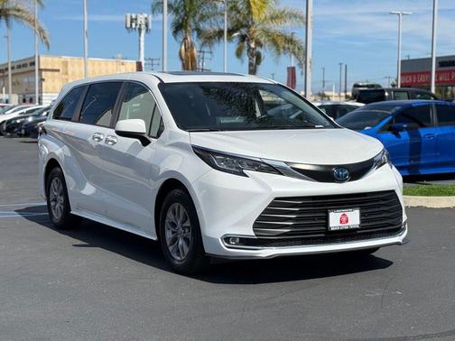 2022 Toyota Sienna XLE