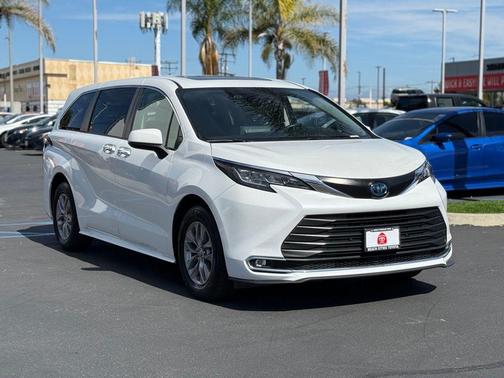 2022 Toyota Sienna XLE